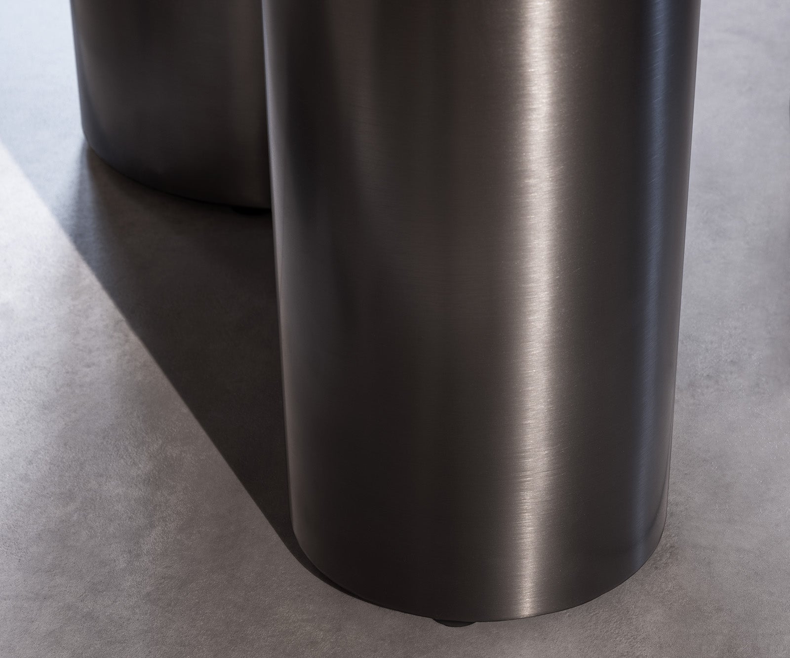 Dining Table Aurora Oval 280x130cm Ceramic Agate Black Three Pillars Frame Graphite
