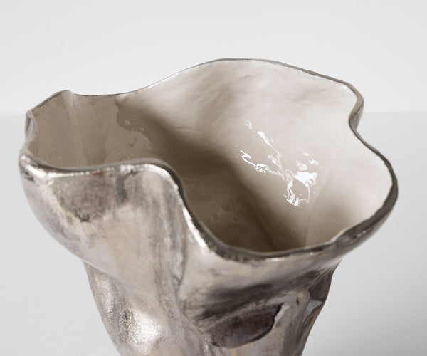 Vase Mimoro 28 x 24 x 38 cm Aluminium Platinum Opal Handmade