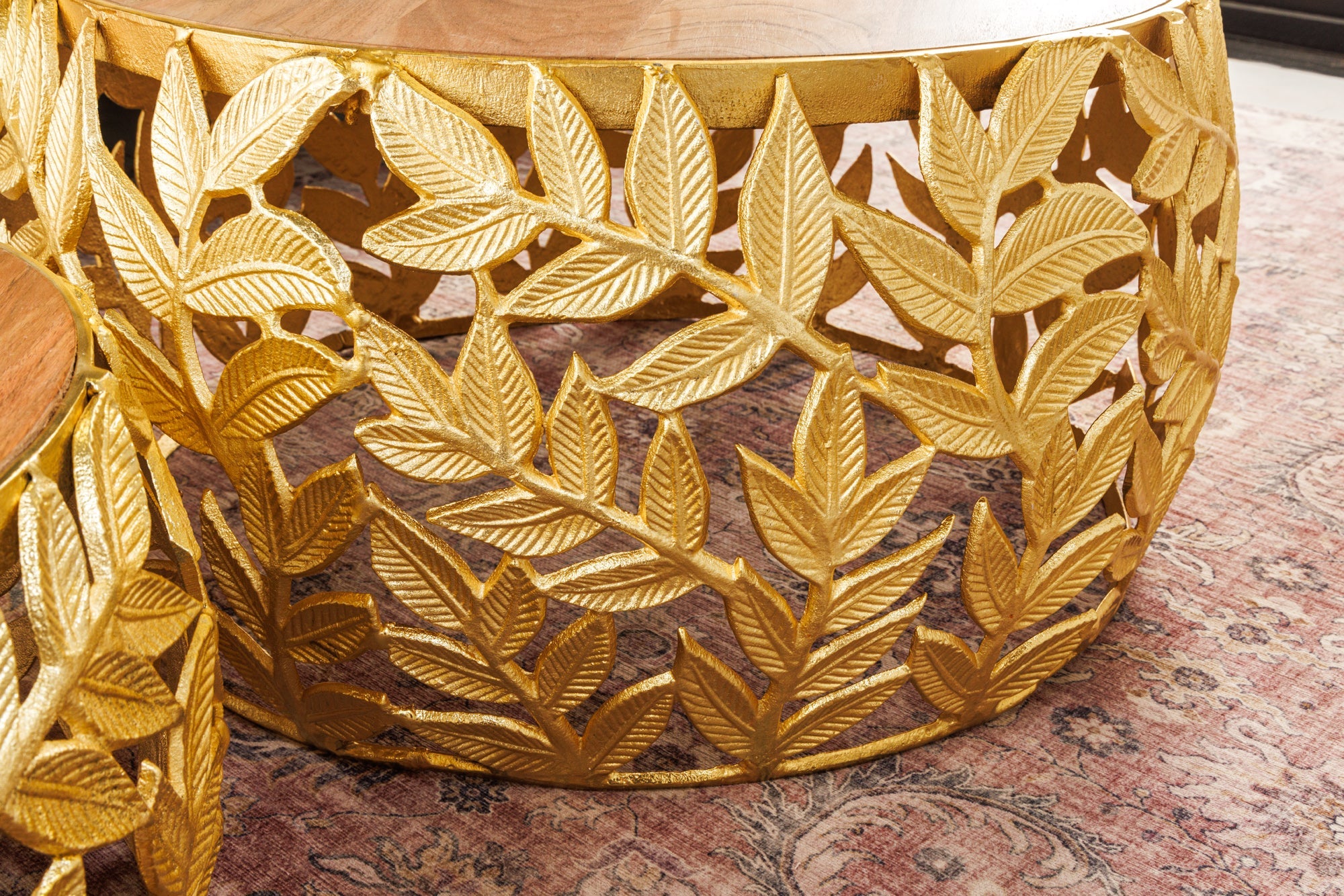 Set Of 2 Round Nesting Coffee Tables Abstract Leaf 54cm/68cm Metal Gold