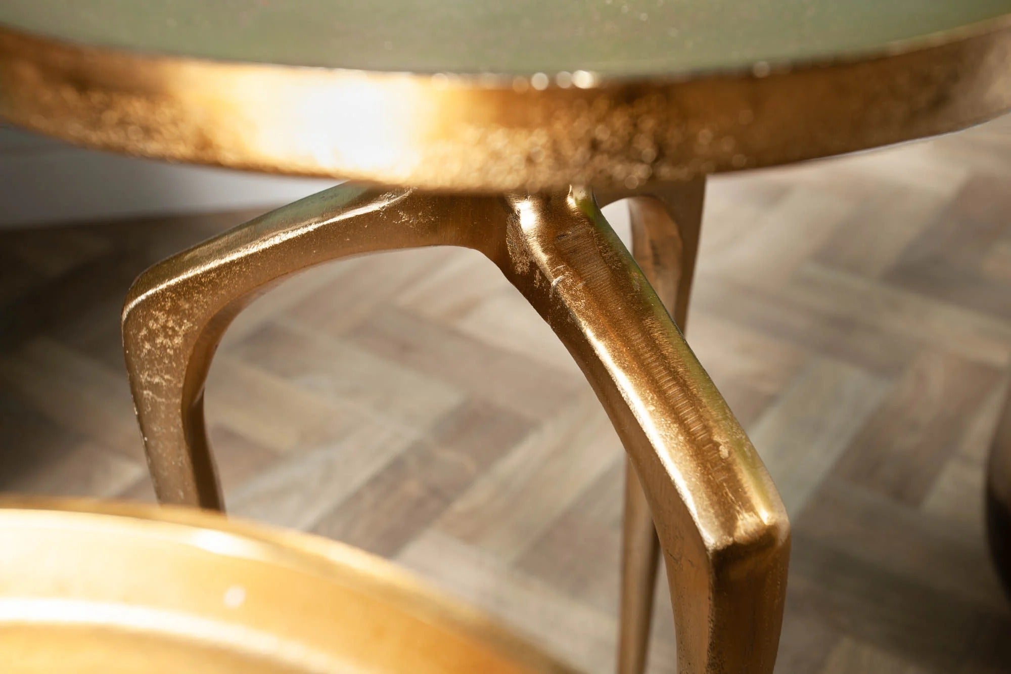 Set Of 2 Round Side Tables Abstract 54cm/59cm Metal Gold