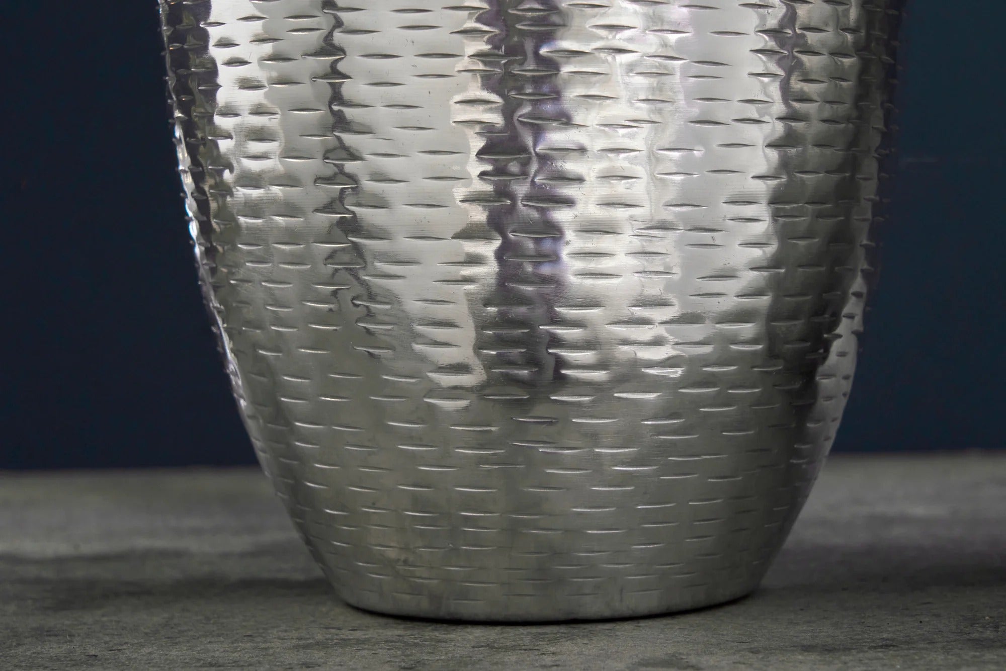 Set Of 2 Vases Oriental 27cm/32cm Hammered Metal Silver